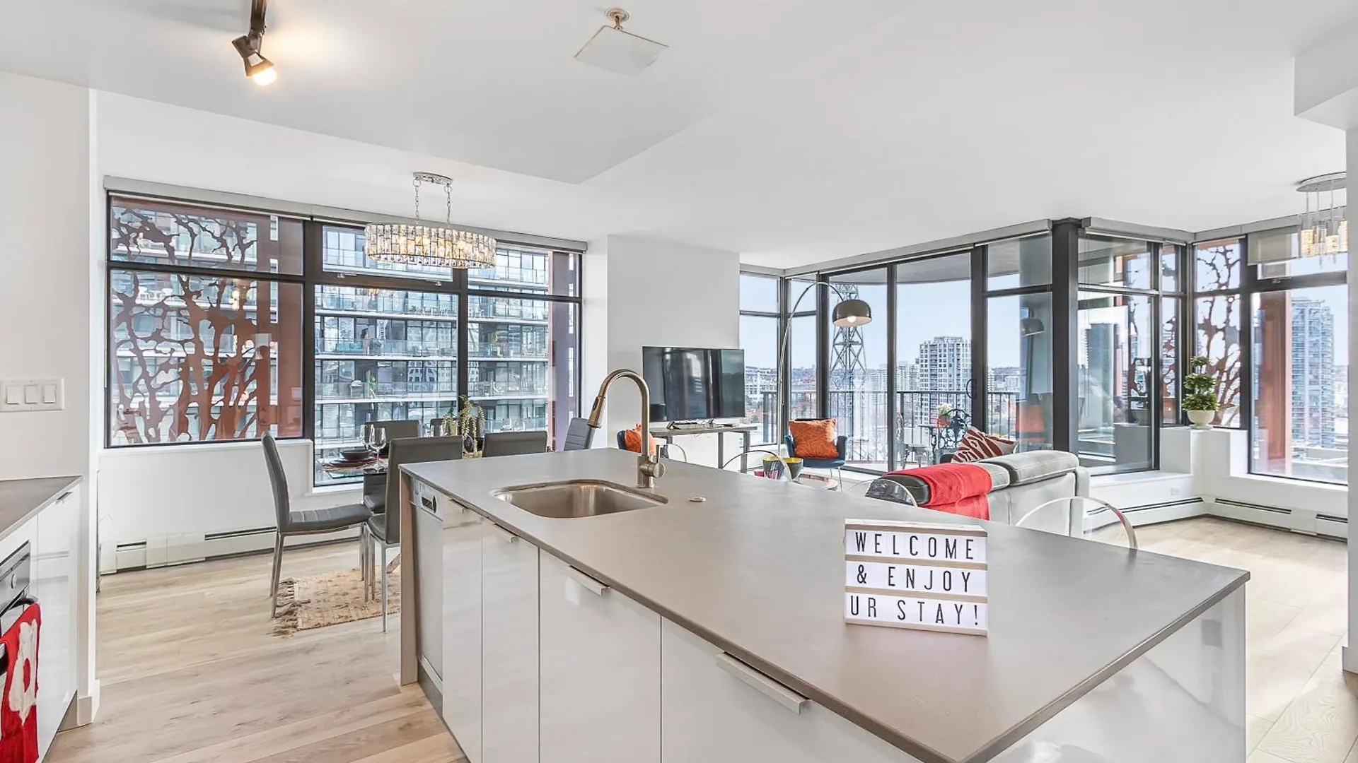 Spacious Modern High-Rise With Ocean & City Views Vancouver 0*,