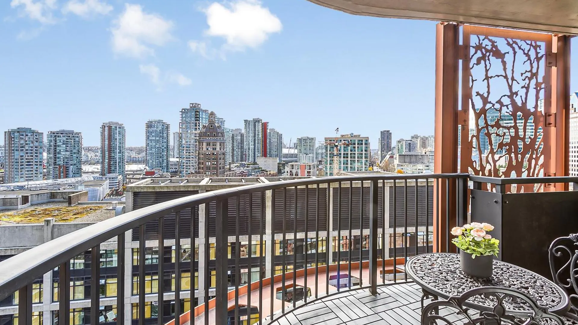 Spacious Modern High-Rise With Ocean & City Views Vancouver Apartment